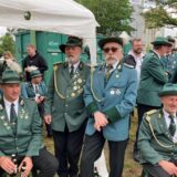 Die Lipper Schützen genießen das Königsschießen.