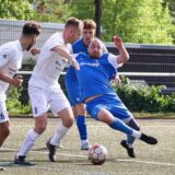 BW Huckarde (weiße Trikots) steht nach dem FC Neuruhrort als zweiter Absteiger aus der Bezirksliga 10 fest.