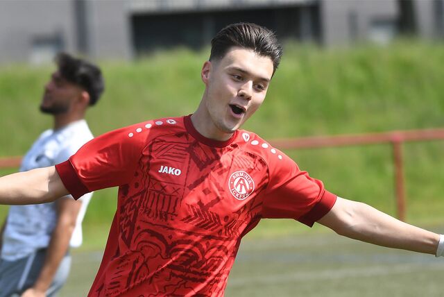 In der Kreisliga B1 gewann die SG Arminia/Victoria das Ickerner Derby gegen Eintracht II mit drei Toren Danijel Vejnovic mit 6:2 (2:1).
