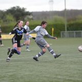 Pia Schubert und der SV Titania Erkenschwick (r., hier eine Szene aus einer Partie gegen Schalke 04 II) stehen am Donnerstag vor einer Herausforderung.