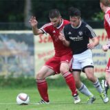 Rene Niewind (am Ball) schoss vor seinem ersten Kreuzbandriss 30 Tore in einer Saison für den TuS Henrichenburg.