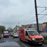 Rettungswagen stehen in der Dortmunder Innenstadt.