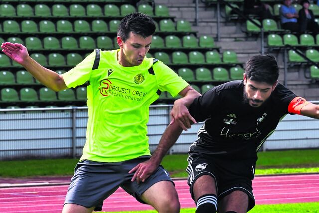 Dennis Adamczok (l.) schließt sich dem FC Frohlinde an und wird dort spielender Co-Trainer.