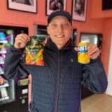 Luka Berheide im Automatenkiosk in Haltern