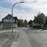 Bildkombo: der Kreuzungsbereich Oestricher Straße/Langenacker/Westheide/Kreuzloh an der Stadtgrenze von Dortmund und Castrop-Rauxel links, Anwohner von Kreuzloh und Langenacker rechts