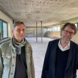 Raum für Kultur: Projektarchitekt Theodor Beltrop (l.) und der Direktor des Skulpturenmuseums Georg Elben arbeiten bei der Sanierung der ehemaligen Hauptschule an der Kampstraße eng zusammen.