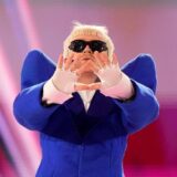 Joost Klein aus den Niederlanden betritt die Bühne zur Vorstellung der Künstler bei der Generalprobe für das Finale des Eurovision Song Contest (ESC) 2024.