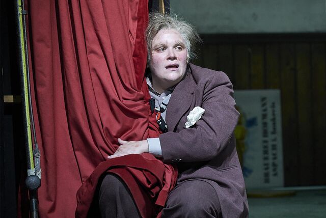 Stefanie Reinsperger als „Theatermacher“