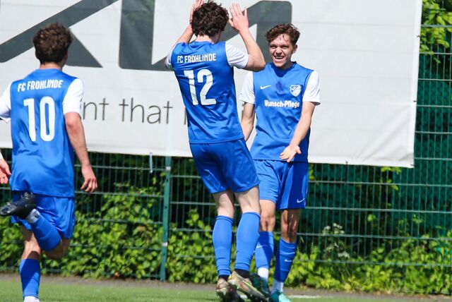 FC Frohlindes Youngster Dave Hustermann (r.) traf zum 2:0-Endstand.