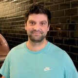 Einbruch bei „Cucina & Pizzeria De Rosa“ im Kaiserviertel: Unbekannte haben die Fenster eingeschlagen und die Kasse geplündert.