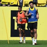 Mats Hummels läuft über den Rasen.