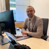Kreisdirektor Dominik Schad an seinem Arbeitsplatz.