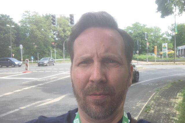 Das Foto zeigt RZ-Redakteur Tobias Mühlenschulte an der Kreuzung Blitzkuhlenstraße/ Alte Grenzstraße.