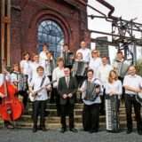 Die Akkordeon-Big-Band „Druckluft“ und das Saxofon-Quartett „Blasfemin“ freuen sich auf ihr Konzert in der ASG-Aula.