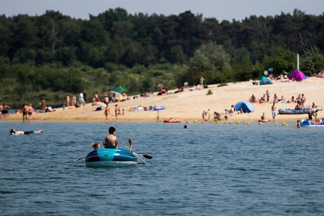 Badegäste in und auf dem Silbersee II in Haltern