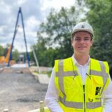 Max Schulze Closter vor der neu entstehenden Blauen Brücke