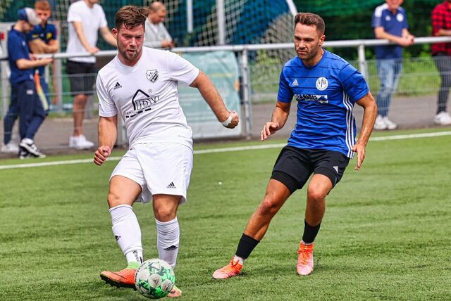 Zuletzt war Alexander Sube (l) Spielertrainer des FC Frohlinde II.