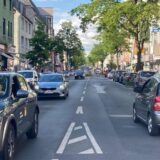 Autos fahren auf der Bochumer Straße in Recklinghausen-Süd
