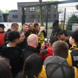 Maco Reus mit zwei BVB-Fans.