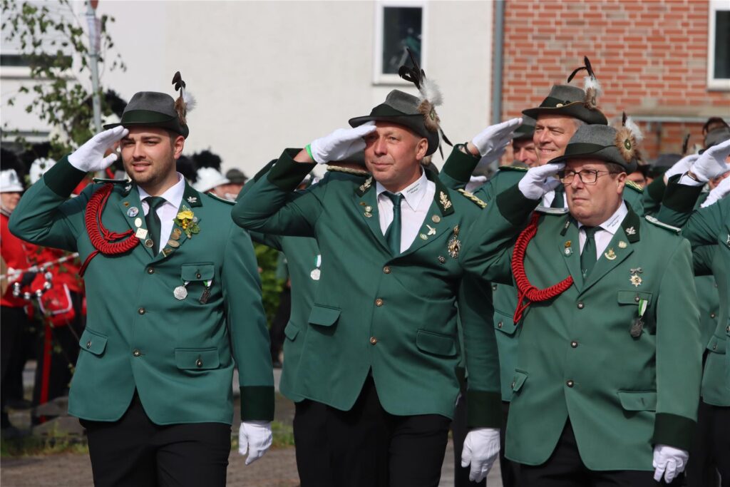 Eindrücke vom großen Schützenumzug des BSV Brockenscheidt-Leveringhausen am Pfingstsonntag (19.5.).