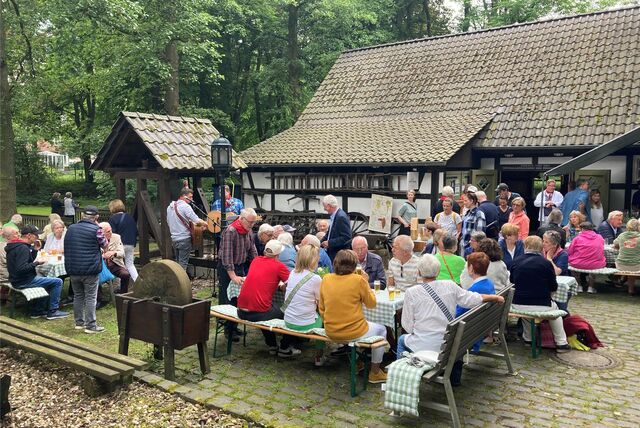Der Biergarten zwischen Museumsscheune und Schmiede in Alt-Marl.