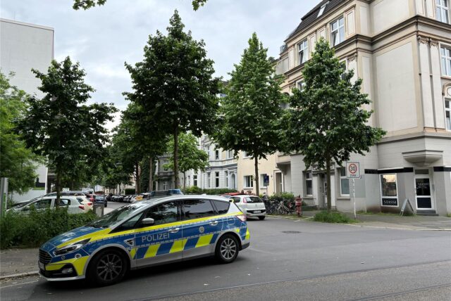 An der Ecke Alexanderstraße/Beurhausstraße hat es am Dienstagnachmittag einen Polizei-Einsatz gegeben.