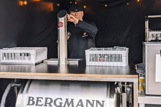 Die Bergmann Brauerei aus Dortmund arbeitet in diesem Sommer mit mobilen Tanks. Aus diesen wird das Bier gezapft.