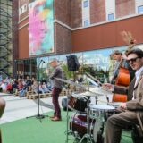 Eine Band spielt vor dem Dortmunder U
