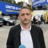 RN-Reporter Philipp Pohl steht vor dem Signal Iduna Park in Dortmund.