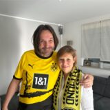 Andreas und Stephanie Schäfer in ihrem Wohnzimmer