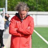 Kopf hoch: Noch weiß Teutonias Trainer Olaf Senking nicht, wie es nach der Saison für ihn weitergeht. Zunächst steht aber noch das letzte Saisonspiel beim SSC Recklinghausen an.