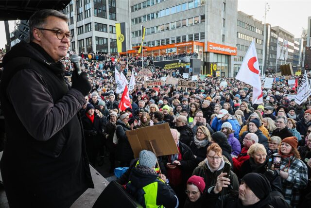 Dortmunds Oberbürgermeister Thomas Westphal bei der Groß-Demo gegen Rechts im Januar 2024.