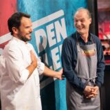 TV-Koch Steffen Henssler und Schauspieler Martin Brambach aus Recklinghausen bei der Aufzeichnung der VOX-Show „Grill den Henssler“.