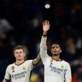 Toni Kroos und Jude Bellingham jubeln.