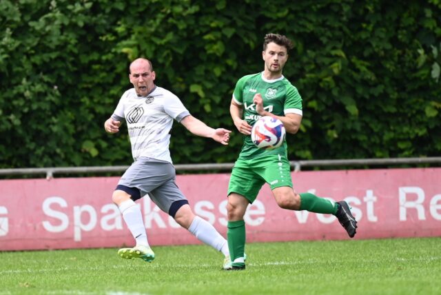 Auch die zweite Mannschaft des VfB Waltrop (helle Trikots) darf sich noch Hoffnungen auf einen Aufstieg machen in einer Relegation der Tabellendritten der C-Liga-Staffeln.