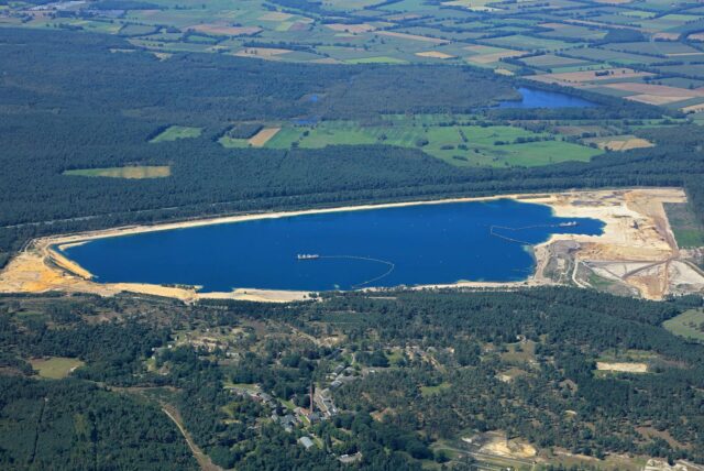 Auf dem Silbersee I in Sythen bauen die Quarzwerke hochfeine Quarzsande ab.