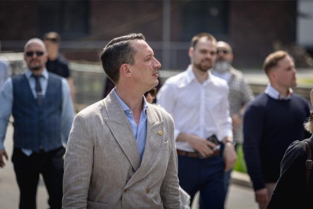 Matthias Helferich, AfD, bei einem Besuch der Kokerei Hansa