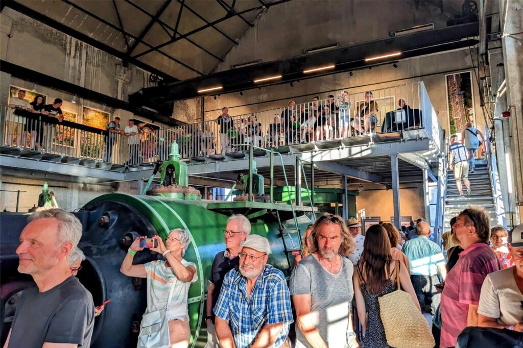 Auch in der Maschinenhalle gibt es ein musikalisches Programm. Auch in der Maschinenhalle gibt es ein musikalisches Programm.