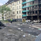 Trümmer vor Haus