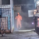 Ein Feuerwehrmann in Vollschutz