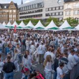 White Night, Fassanstich mit Bürgermeister Rajko Kravanja, DJ Moguai, leckere Küche – das war der erste Abend von Castrop kocht über am 29. Mai auf dem Castroper Marktplatz.