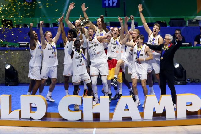 Ein deutscher Basektball-Weltmeister spielte in der Landesliga Fußball.