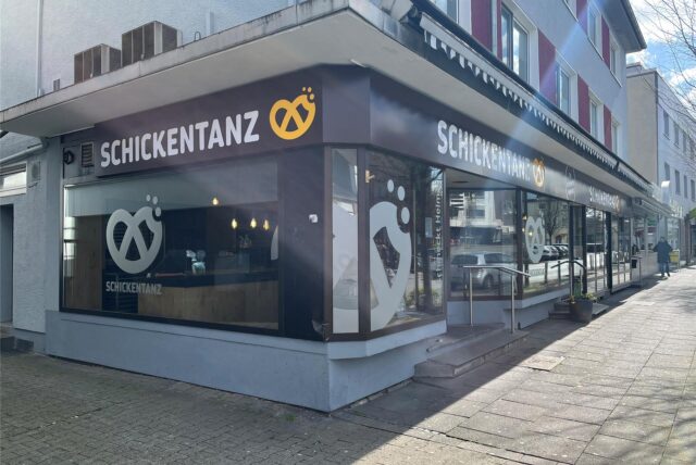 Eine der geschlossenen Filialen der Bäckerei Schickentanz befindet sich in Dortmund-Huckarde, direkt am Marktplatz.
