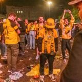 Enttäuschte BVB-Fans beim Public-Viewing in Dortmund zum Champions-League-Finale gegen Real Madrid.