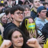 Lange haben sie gehofft und gebangt, am Ende hat es nicht gereicht. Der BVB hat Real Madrid einen harten Kampf geliefert und doch verloren. 4000 Menschen haben beim Public Viewing in Castrop-Rauxel mit ihrem Verein gefiebert.