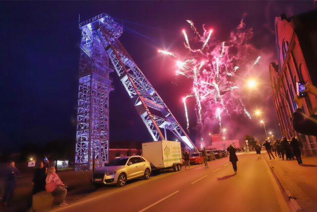 Feuerwerk am Himmel über dem Gelände der Zeche Fürst Leopold.