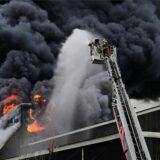 Großbrand in einer Lagerhalle an der Raiffeisenstraße in Recklinghausen am 1. Juni 2024