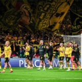 Die BVB-Spieler bedanken sich bei den Fans.