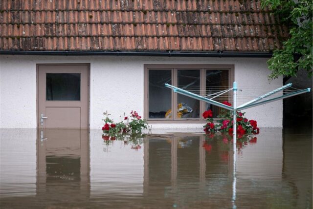 Heftiger Dauerregen hat in Bayern und Baden-Württemberg für Überschwemmungen teils extremen Ausmaßes gesorgt.