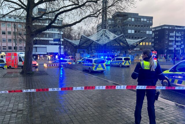 Viel Polizei an der Reinoldikirche: Am 3. April wurde ein Mann bei einem Einsatz durch den Schuss eines Polizisten tödlich verletzt.